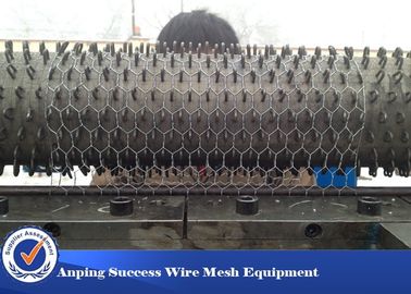 จีน 3Kw เครื่องยนต์หลัก Hexagonal Wire Mesh เครื่องสําหรับการผลิตเครือสีเขียวยาวนาน ผู้ผลิต